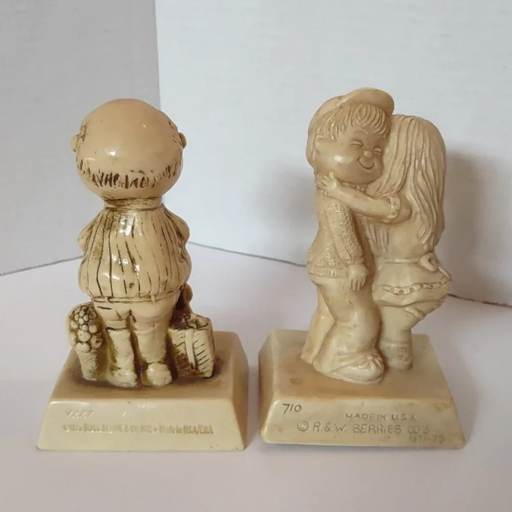 Vintage 70s Set of 2 R&W Berries Loving You 710 Happy Retirement 9227 USA Figure - Picture 3 of 6